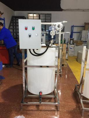 單桶單泵加藥裝置