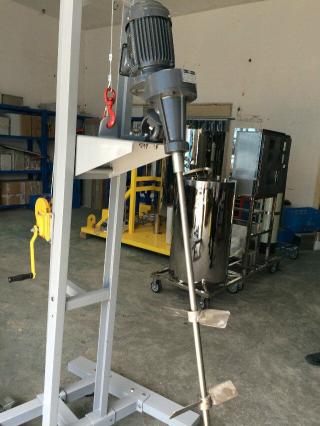 鋁合金材質(zhì)，外形美觀，結(jié)構(gòu)輕巧，操作移動(dòng)簡(jiǎn)便。