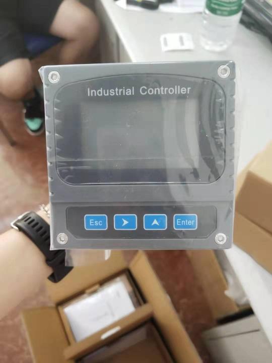 該儀表廣泛用于生活水、飲用水、電子分裝、印染用水、化學(xué)洗滌、食品藥品、醫(yī)療醫(yī)藥、汽車制造、煙草行業(yè)等。對水溶液的硬度（離子濃度）、和溫度值進(jìn)行連續(xù)監(jiān)測和控制。