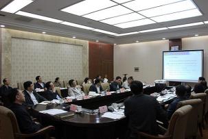 隨著經(jīng)濟(jì)的快速發(fā)展，工業(yè)發(fā)展的污水處理問題日益突出。據(jù)統(tǒng)計(jì)，工業(yè)領(lǐng)域五大行業(yè)排放量均過億噸。在環(huán)保政策趨嚴(yán)的當(dāng)下，這一現(xiàn)狀可謂加速釋放了工業(yè)廢水處理市場(chǎng)。